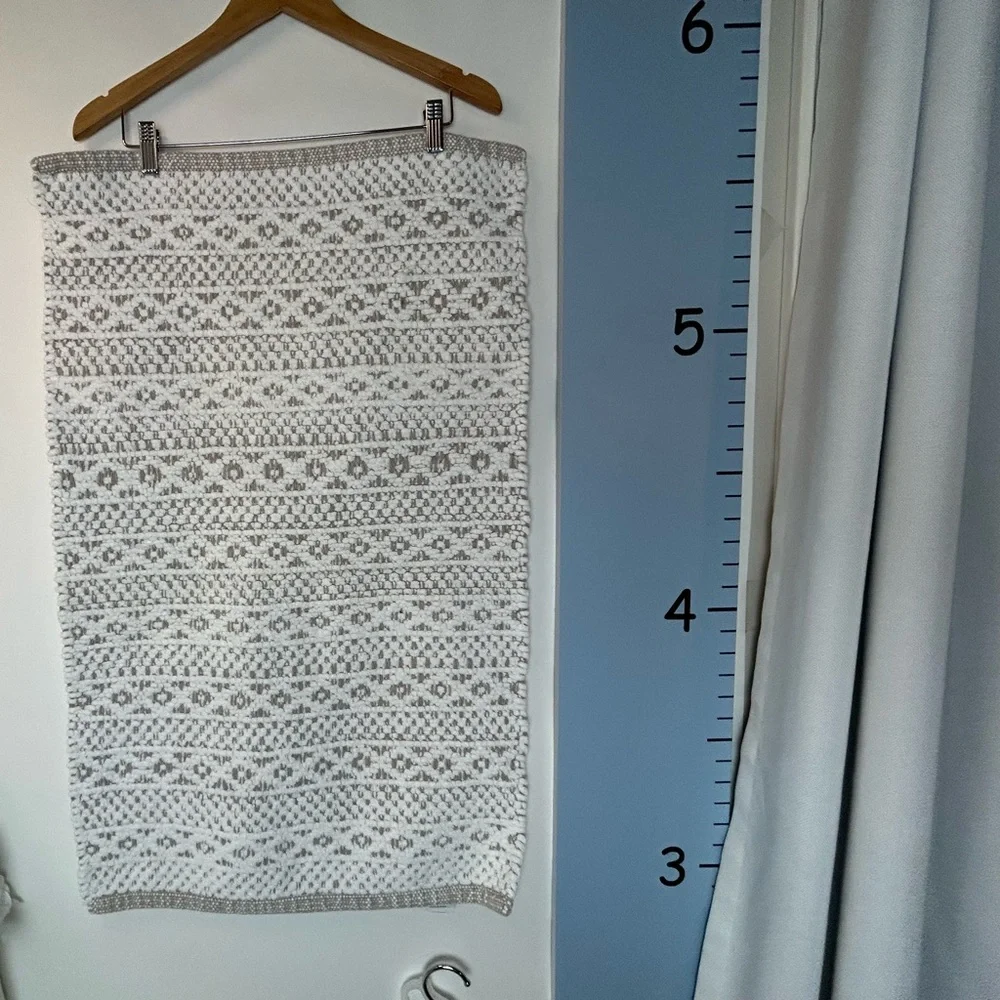 Threshold Bath Area Rug‎ 3D Raised Horizontal Pattern Neutral Colors